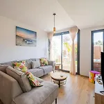 Vakantiehuis With Shared Pool