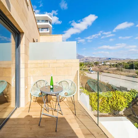 With Shared Pool בית נופש